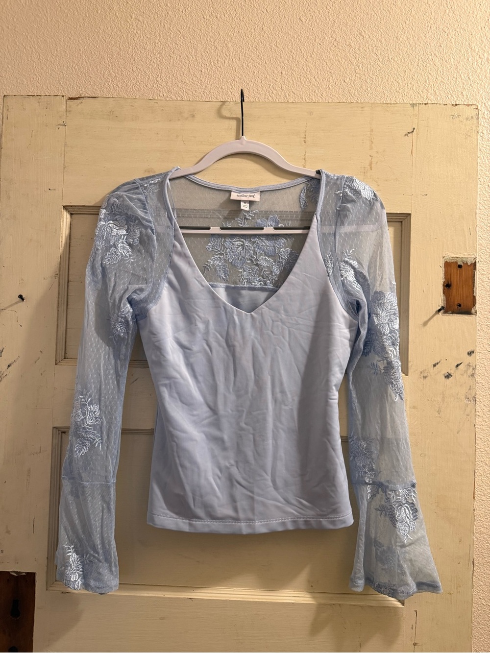 Willow & Root Blue Floral Embroidered Mesh Bell Sleeve Top – Small